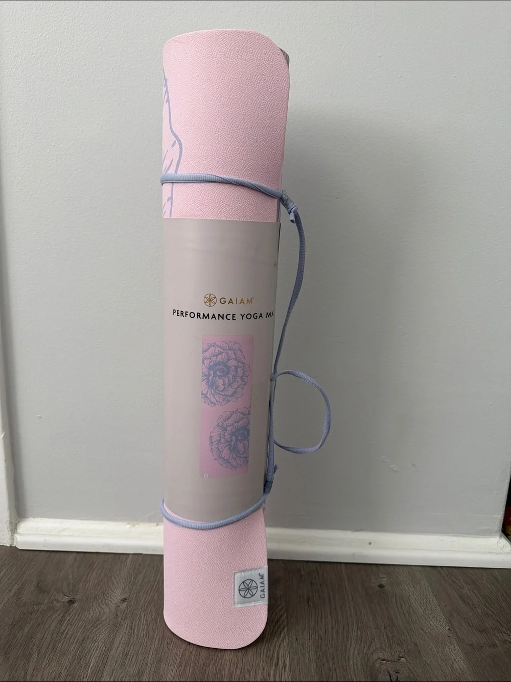 NWT Gaiam classic 6mm pink yoga mat